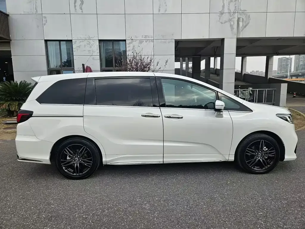 Honda Odyssey — фото 10
