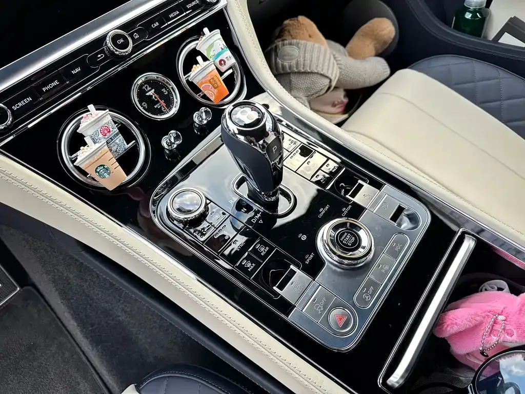 Bentley Continental 2023 из CN, фото 7