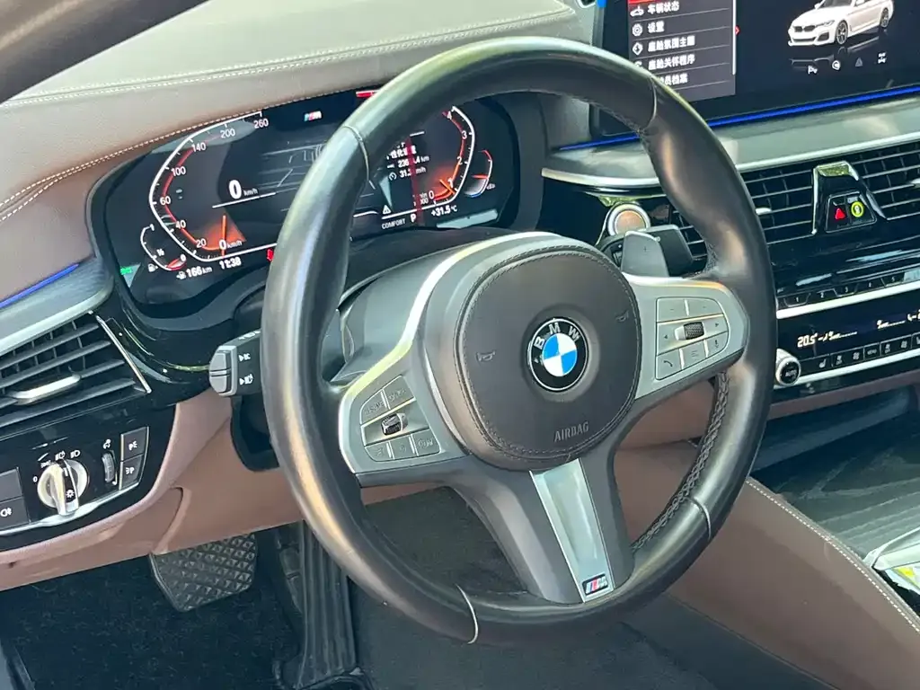 BMW 5 Series 2023 из CN, фото 2