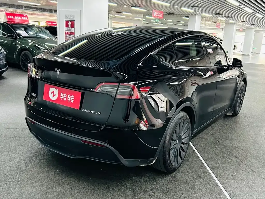 Tesla Model Y — фото 9