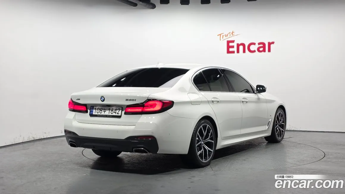 BMW 5-Series 2023 из KR, фото 2
