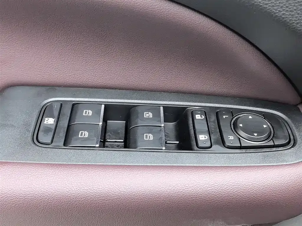 GAC Motor Trumpchi M6 — фото 9