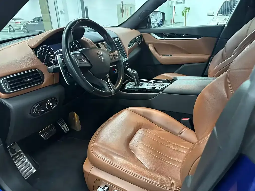 Maserati Levante — фото 3