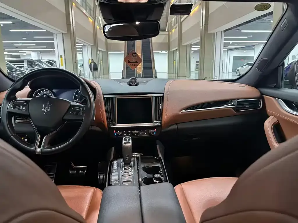 Maserati Levante — фото 2