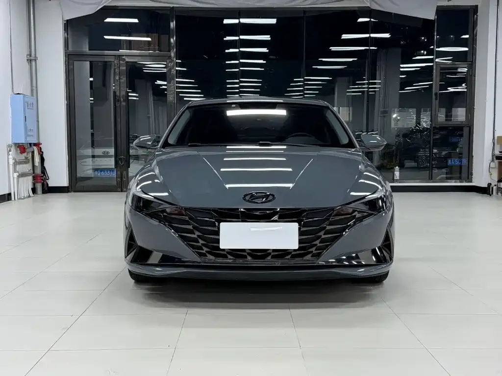 Hyundai Elantra — фото 2