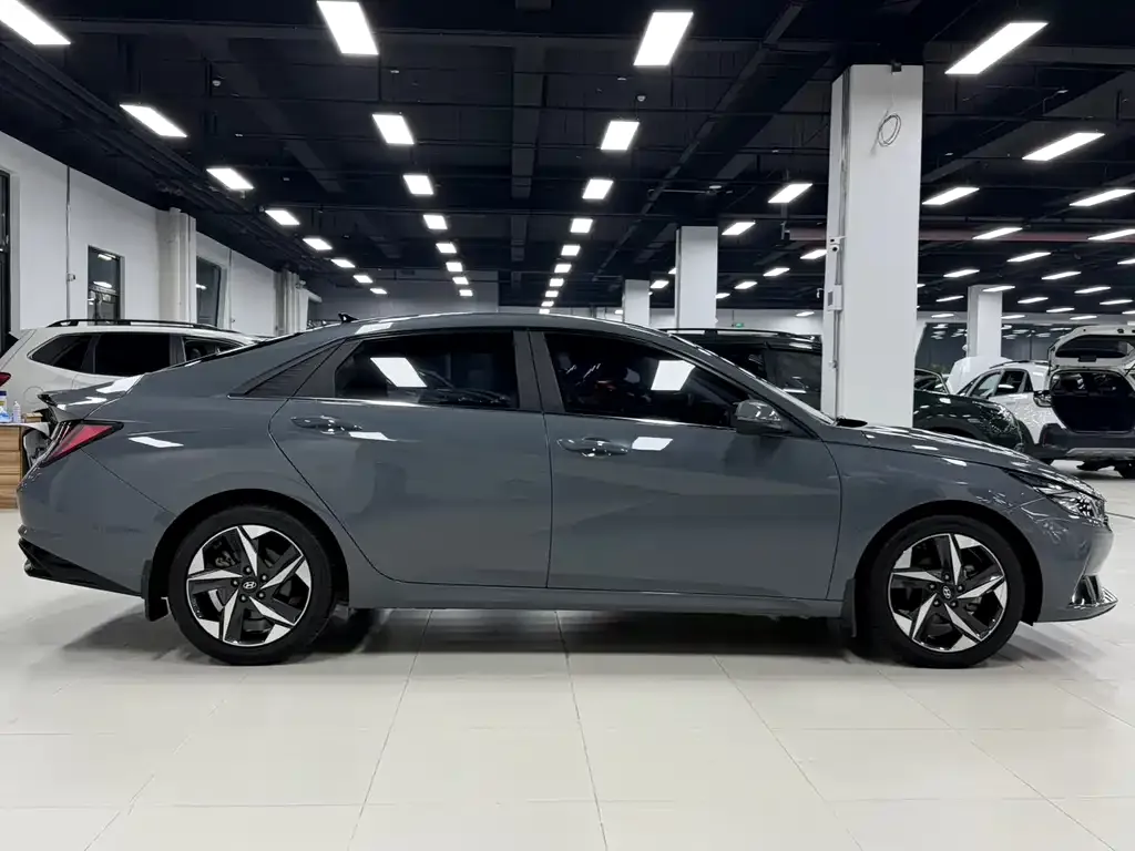 Hyundai Elantra — фото 3