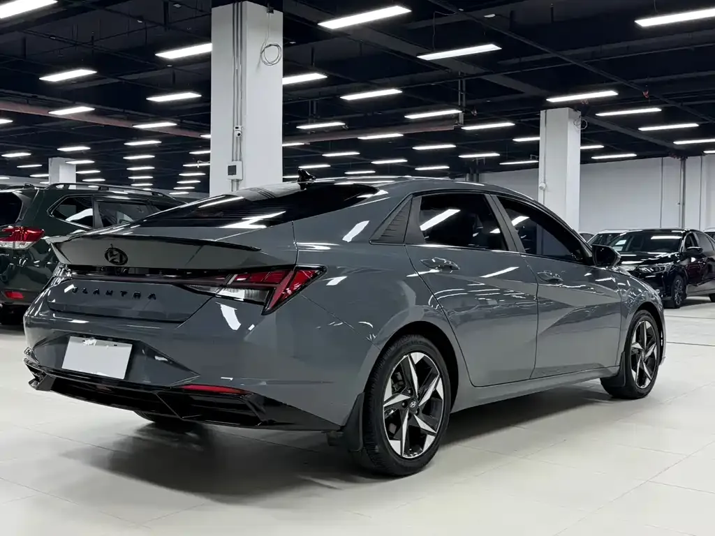 Hyundai Elantra — фото 8