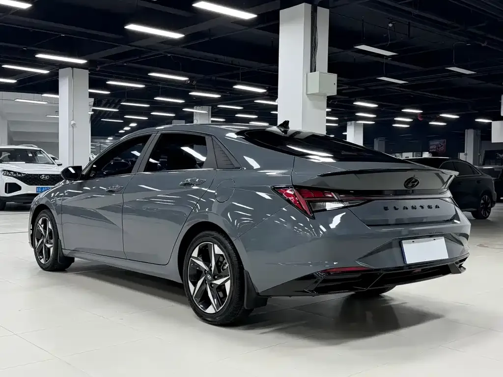 Hyundai Elantra — фото 5