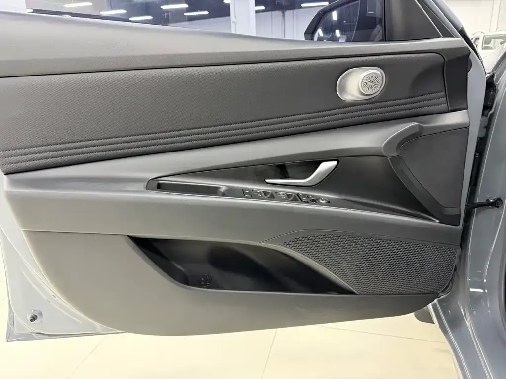 Hyundai Elantra — фото 4