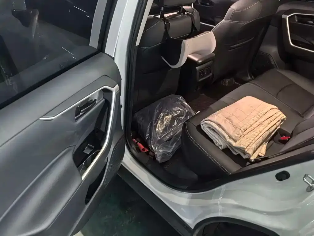 Toyota RAV4 2025 из CN, фото 8