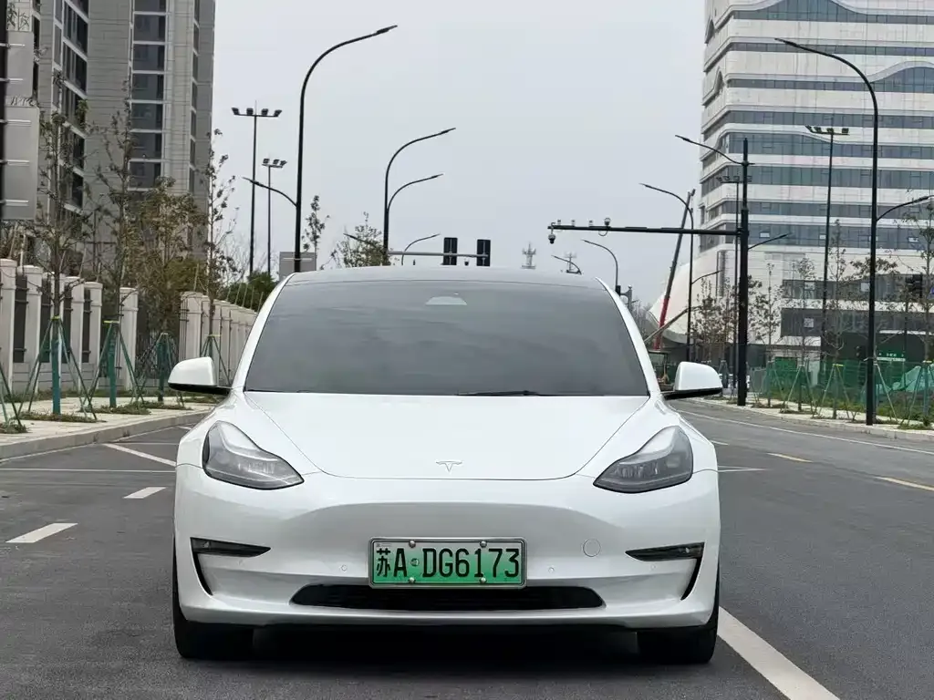 Tesla Model 3 — фото 4