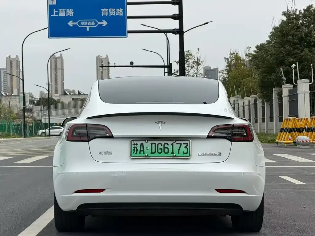 Tesla Model 3 — фото 8