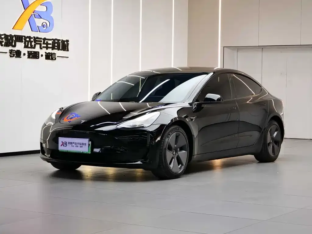 Tesla Model 3 — фото 1