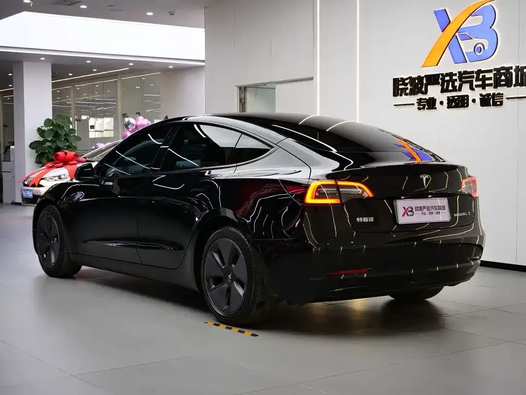 Tesla Model 3 — фото 8