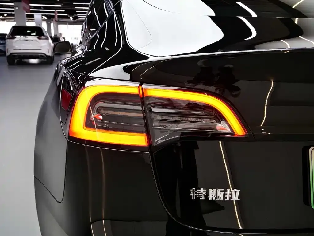 Tesla Model 3 — фото 10