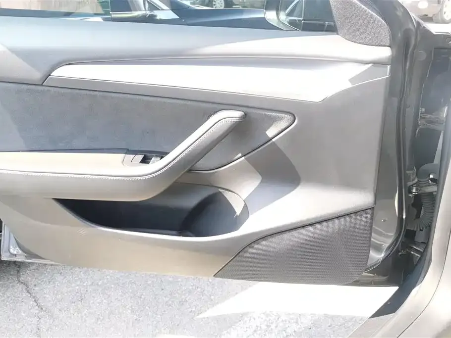Tesla Model 3 — фото 4