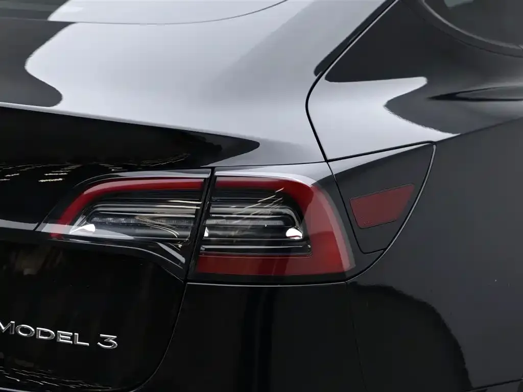 Tesla Model 3 — фото 7