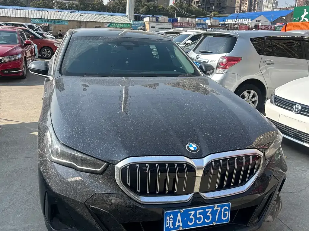 BMW 5 Series — фото 1