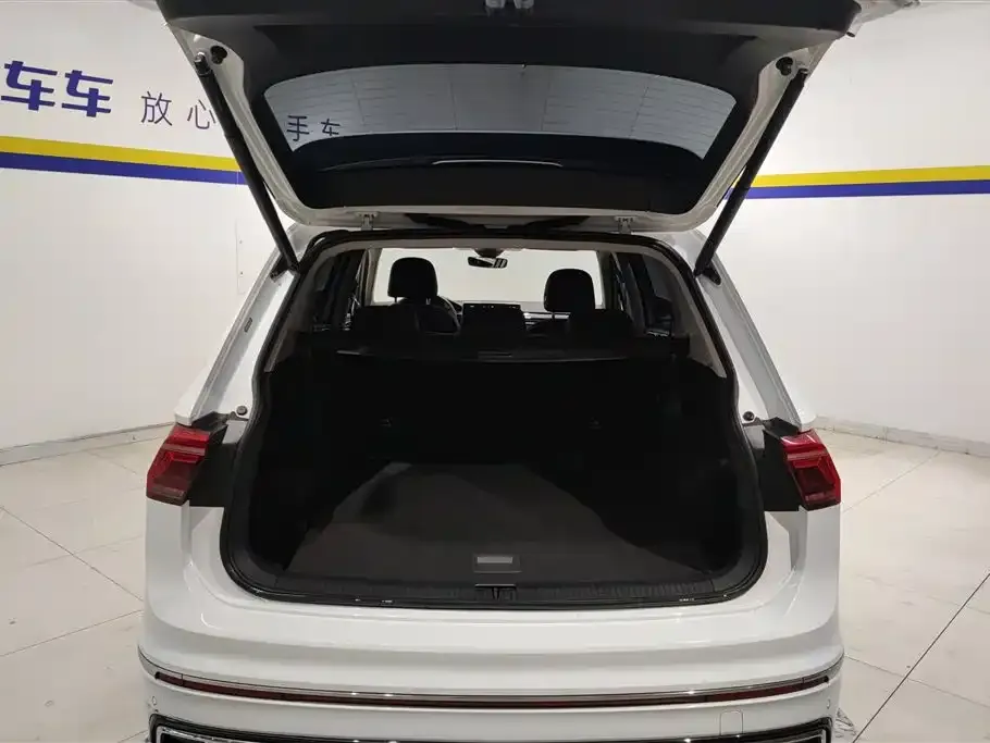 Volkswagen Tiguan L — фото 5