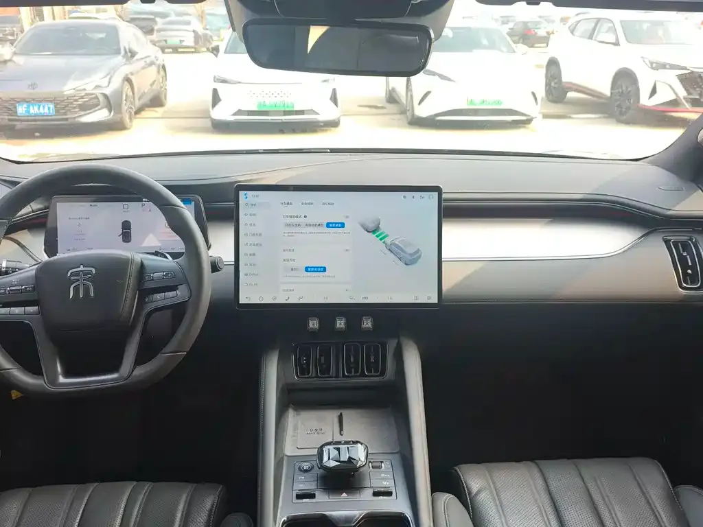 BYD L EV — фото 8