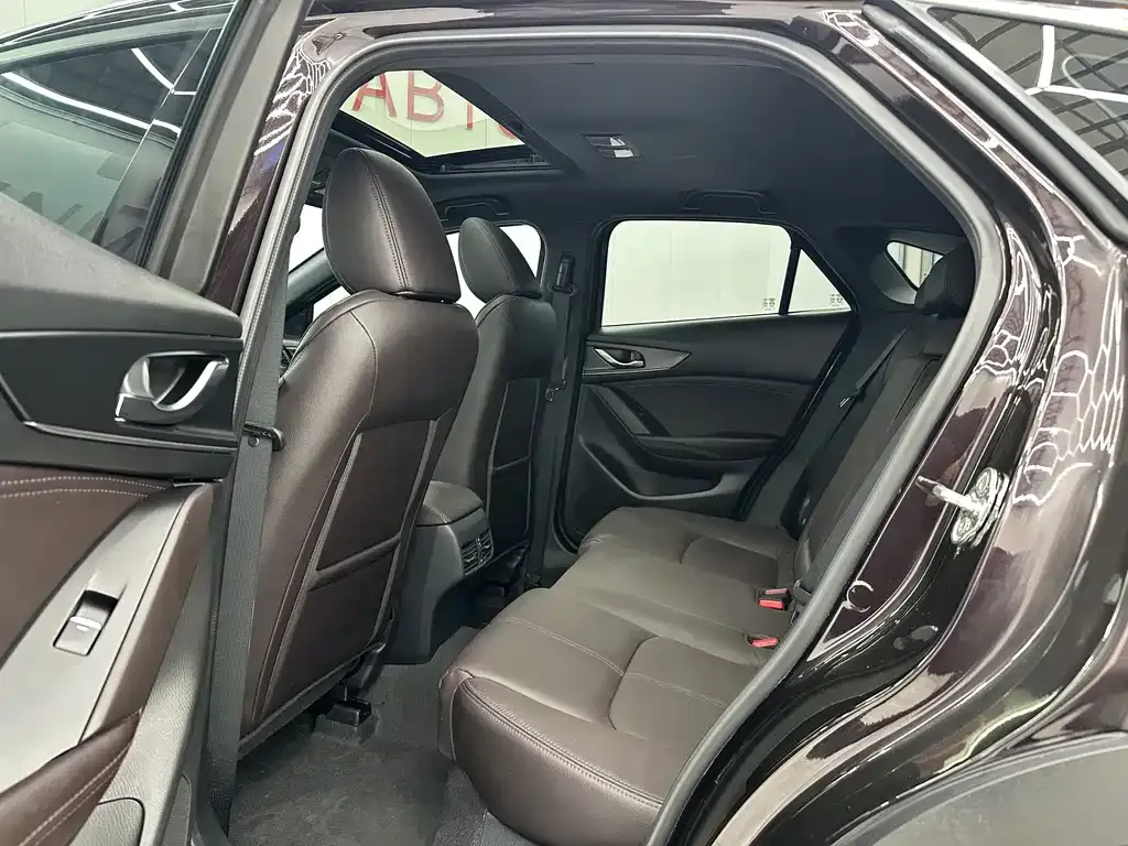 Mazda CX-4 2023 из CN, фото 9