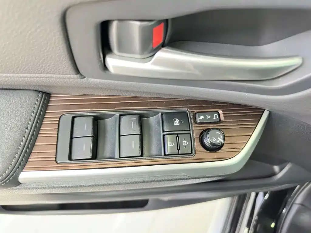 Toyota Granvia 2024 из CN, фото 2