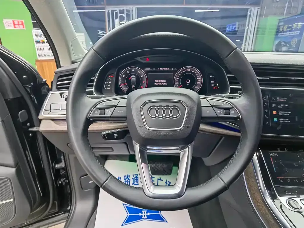 Audi Q7 — фото 9