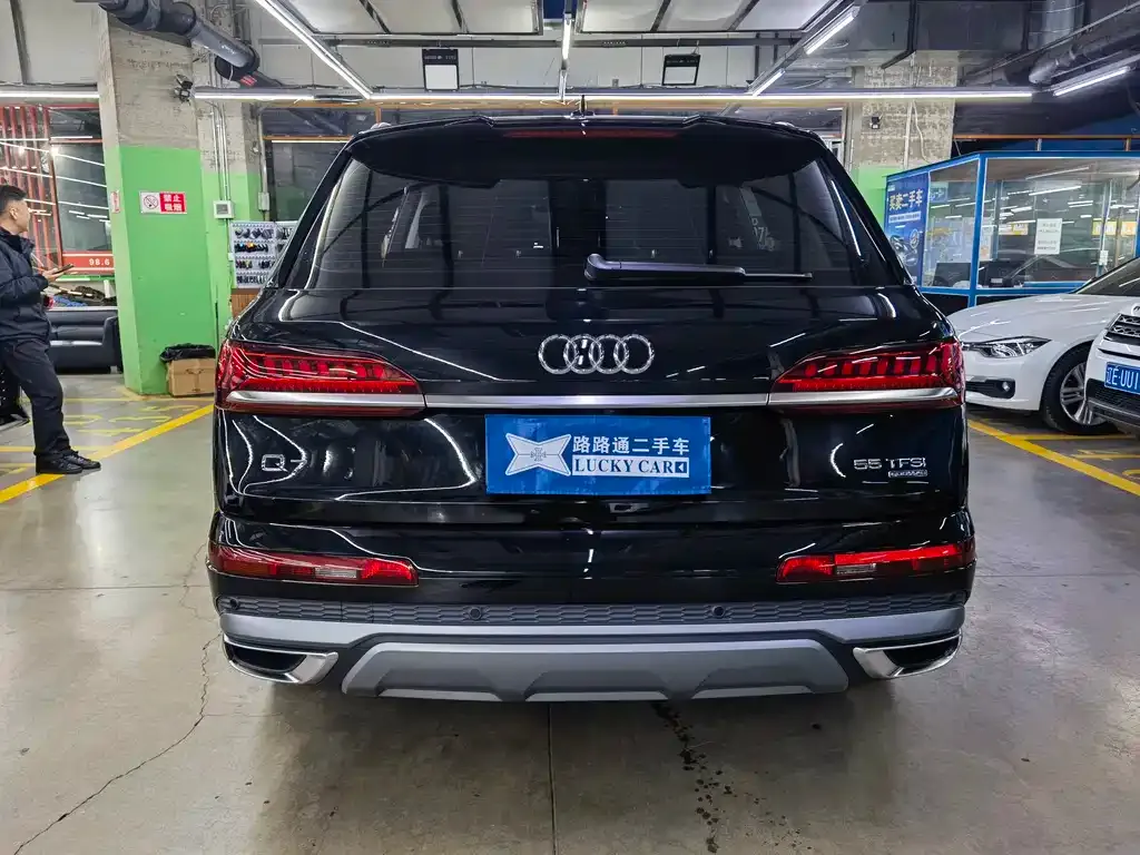 Audi Q7 — фото 8