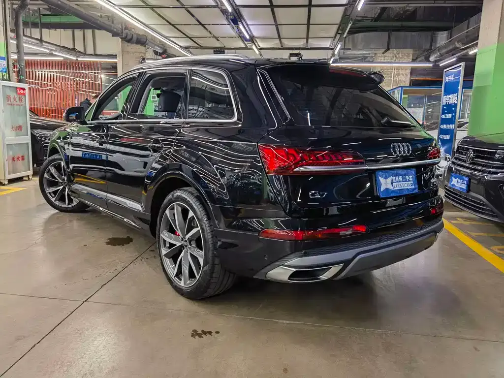 Audi Q7 — фото 10