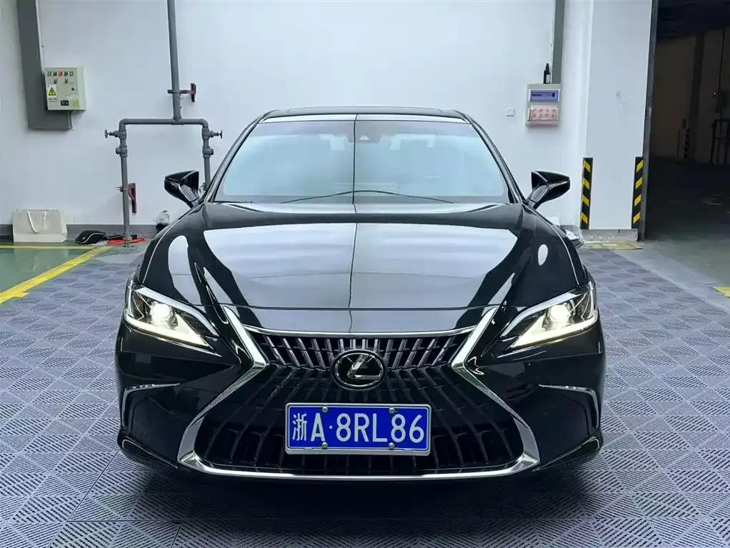 Lexus ES — фото 8