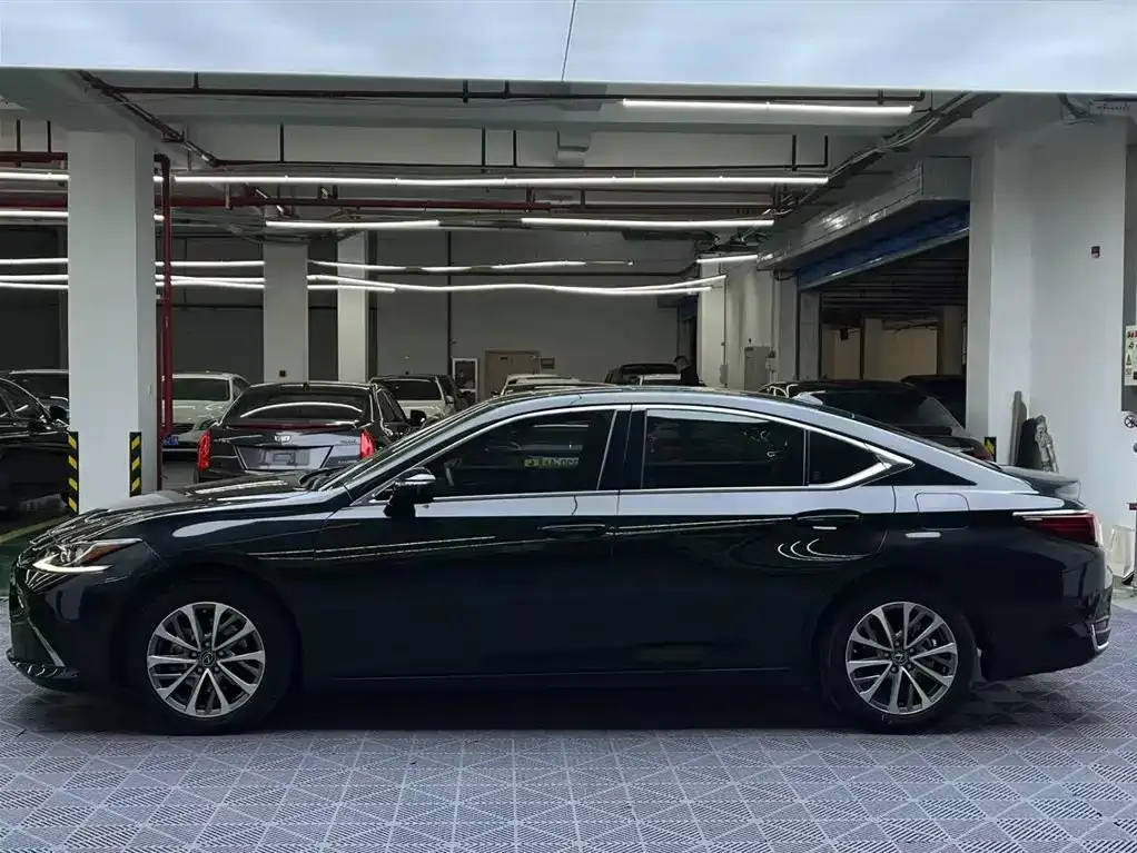 Lexus ES — фото 10
