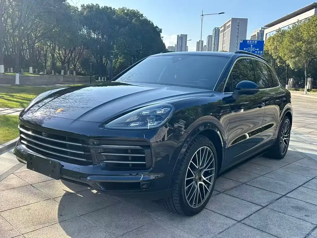 Porsche Cayenne — фото 1