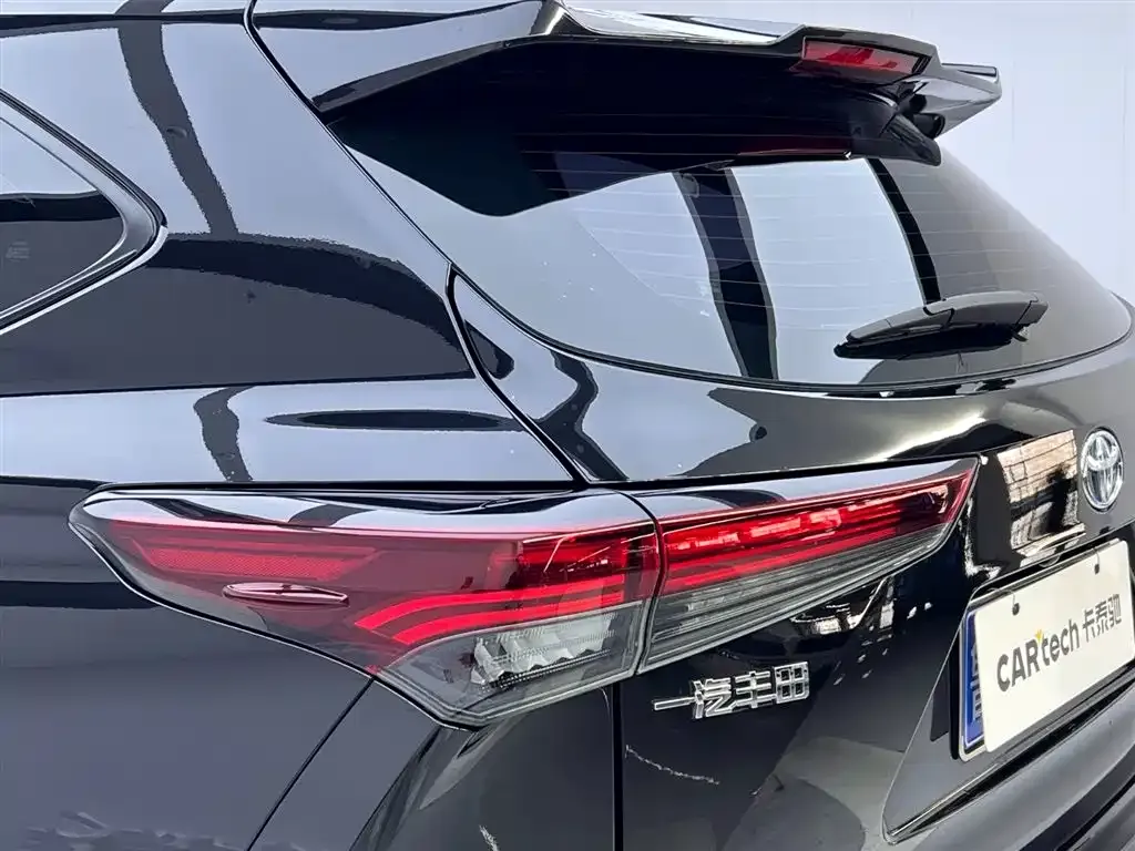Toyota Crown Kluger 2024 из CN, фото 10