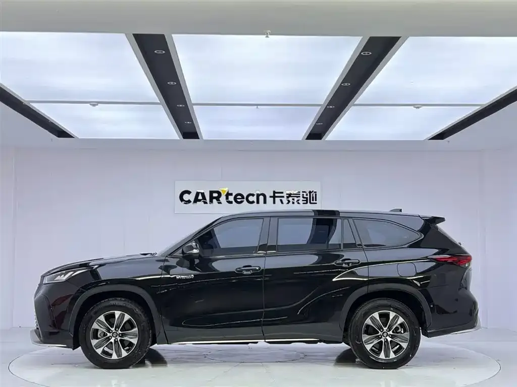 Toyota Crown Kluger 2024 из CN, фото 2