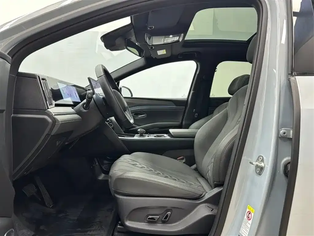 BYD L DM-i — фото 3