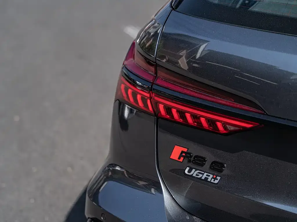 Audi RS 6 2022 из CN, фото 9