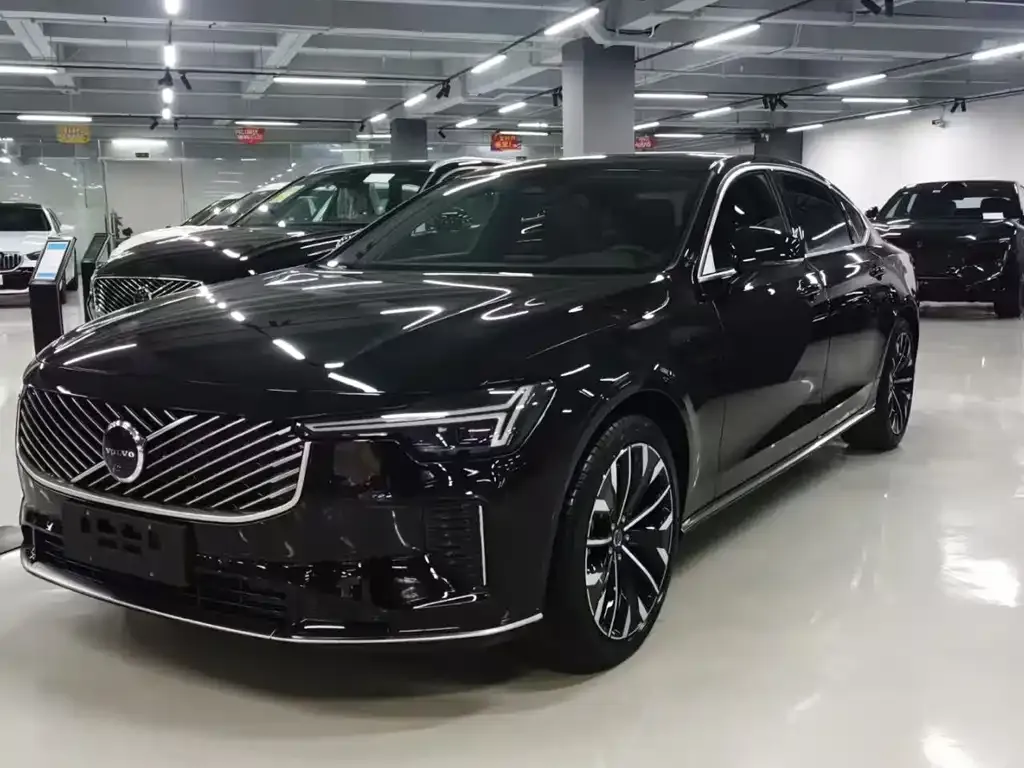 Volvo S90 — фото 1