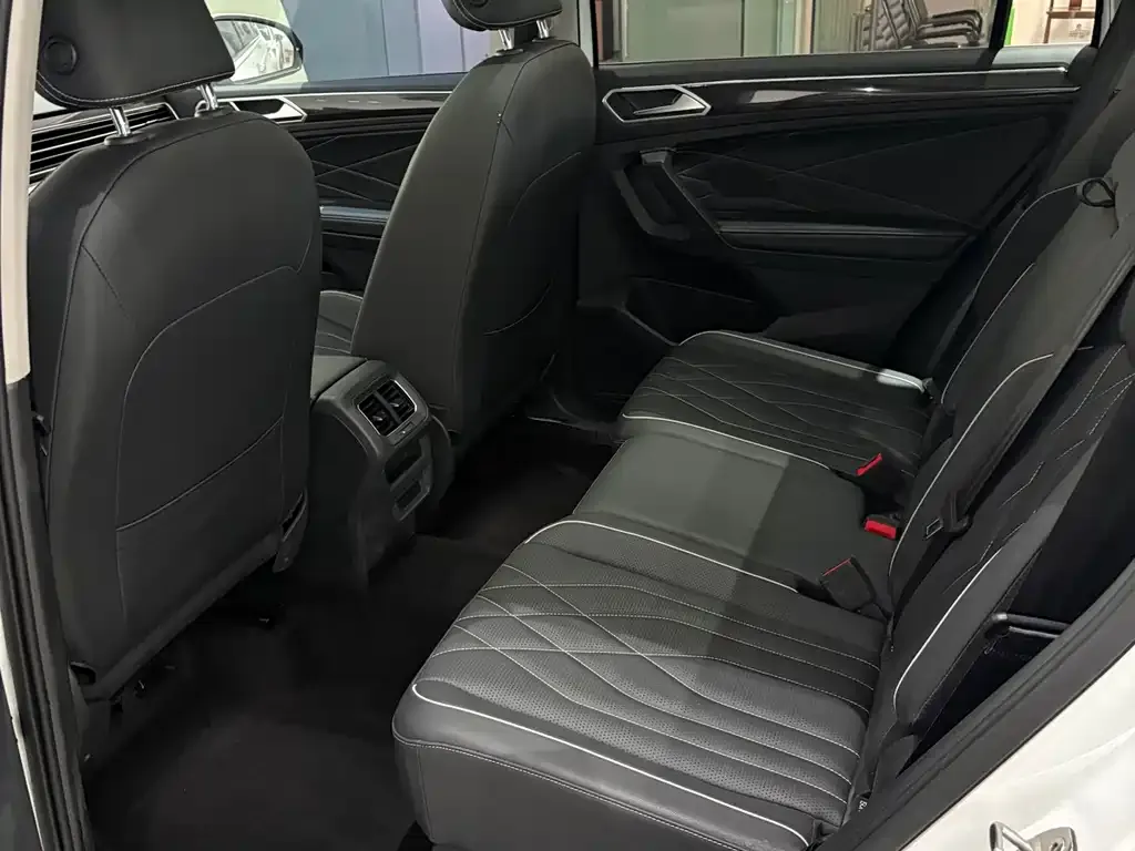 Volkswagen Tiguan L 2023 из CN, фото 6