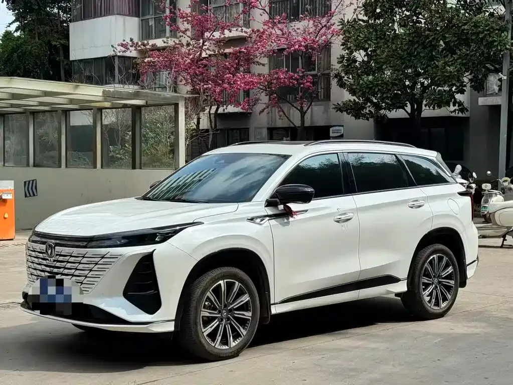 Changan CS75PLUS — фото 1