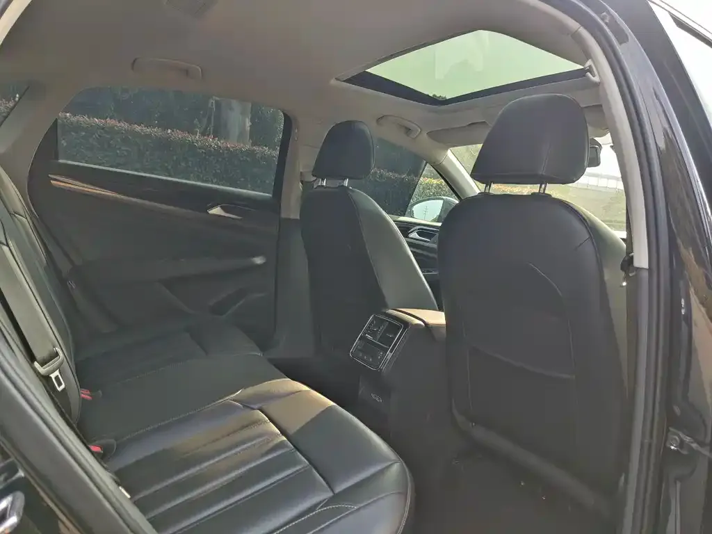 Volkswagen Passat 2021 из CN, фото 7