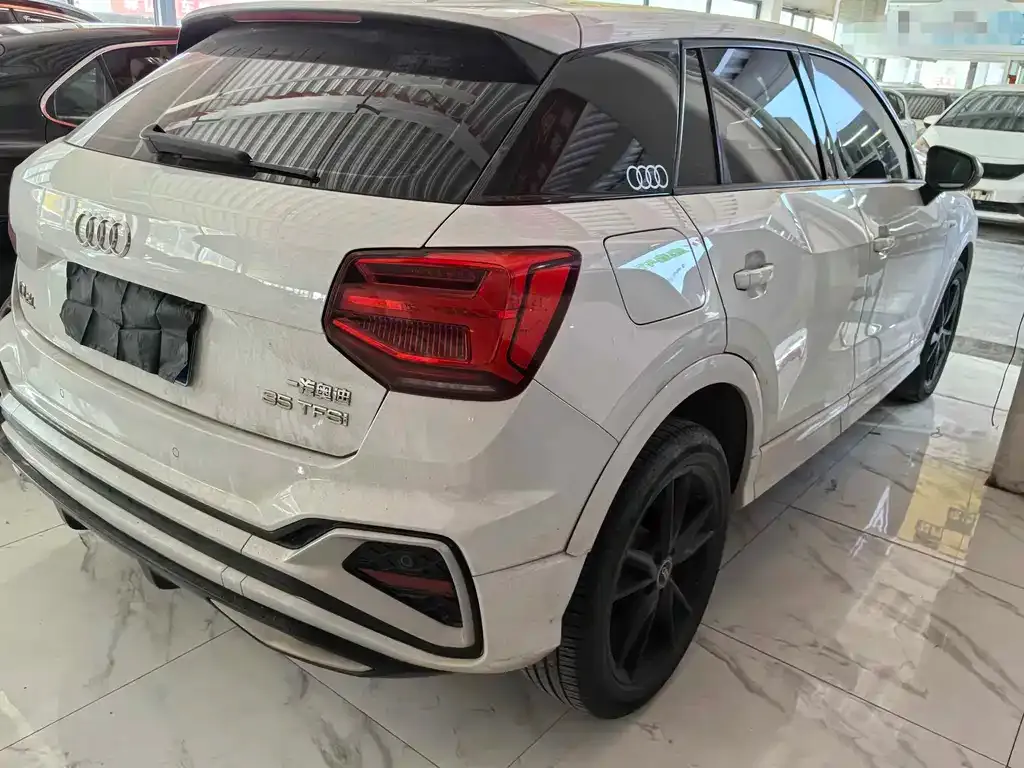 Audi Q2L 2023 из CN, фото 2