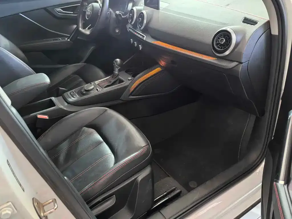 Audi Q2L 2023 из CN, фото 4