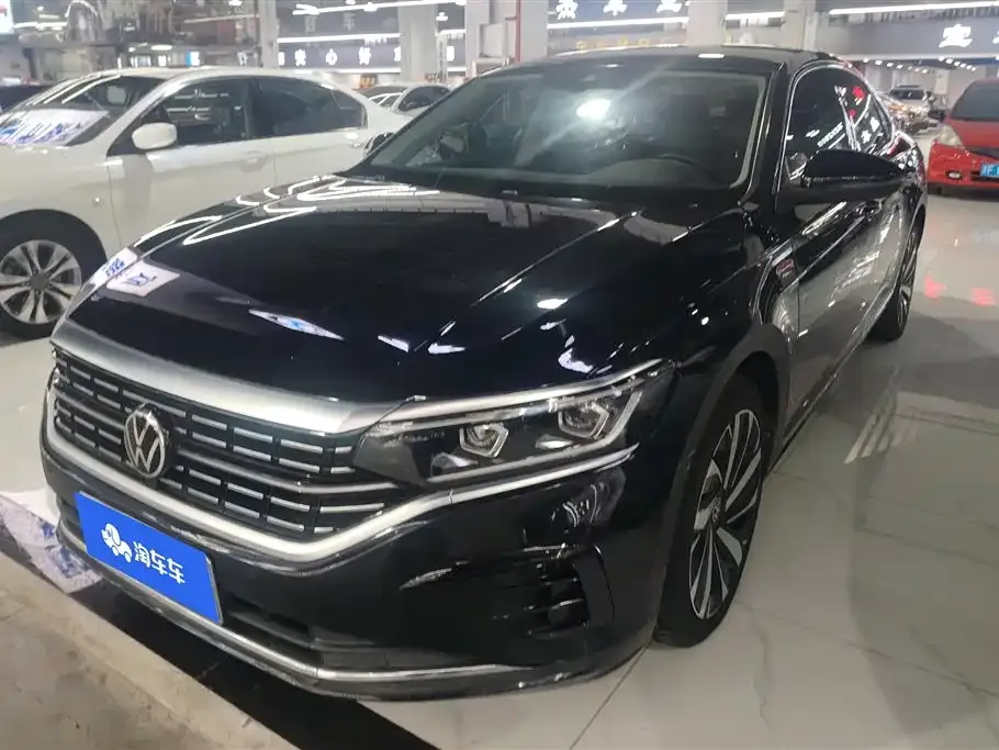 Volkswagen Passat — фото 1