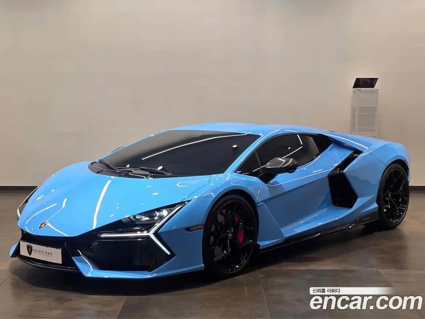 Lamborghini Revuelto