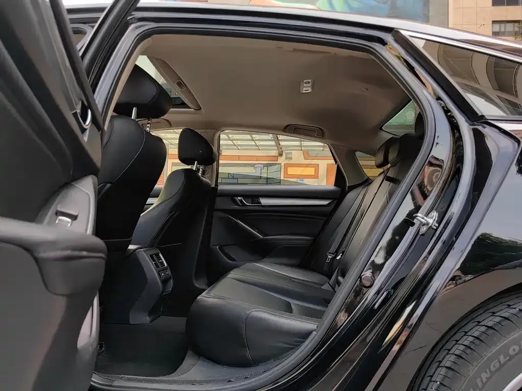 Honda Accord — фото 6