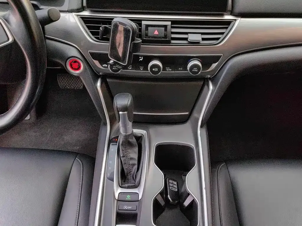 Honda Accord — фото 7