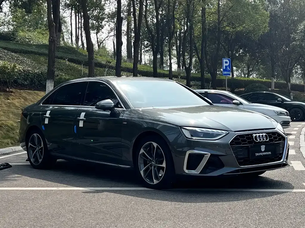 Audi A4L 2021 из CN, фото 9