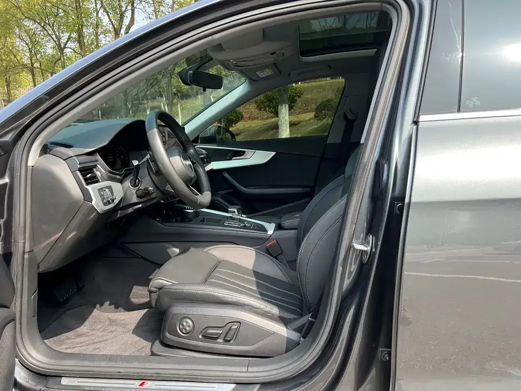 Audi A4L 2021 из CN, фото 6
