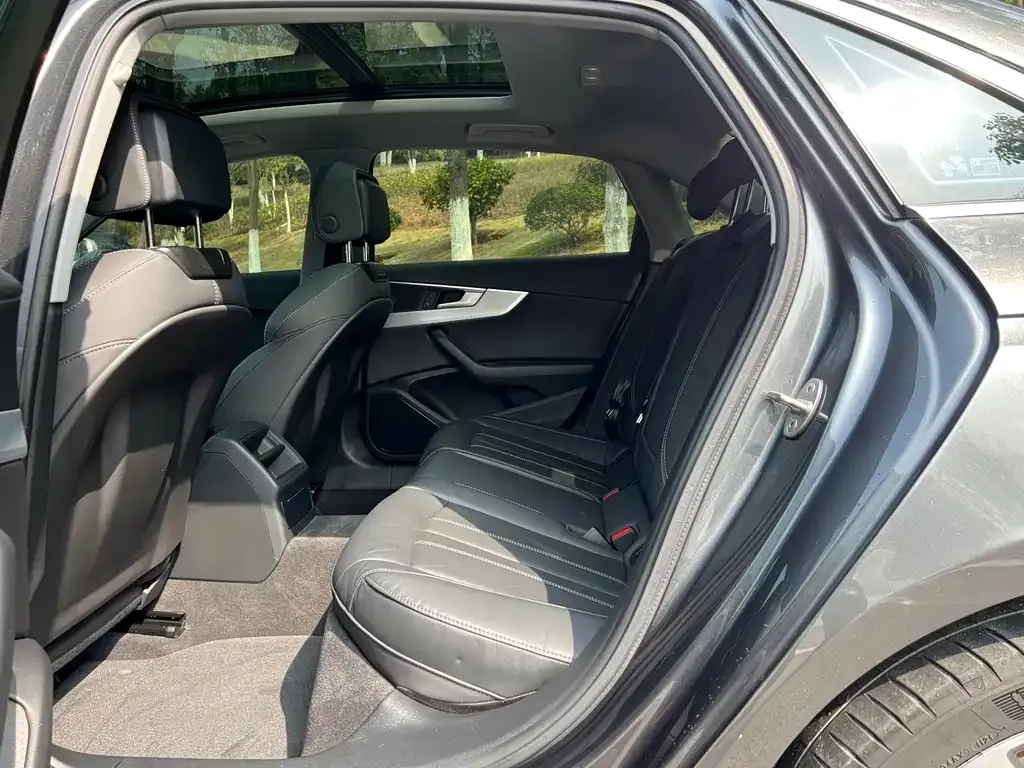 Audi A4L 2021 из CN, фото 2