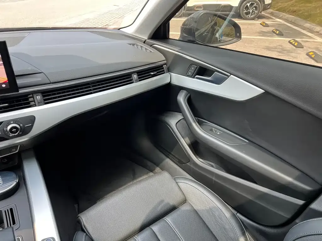Audi A4L 2021 из CN, фото 5